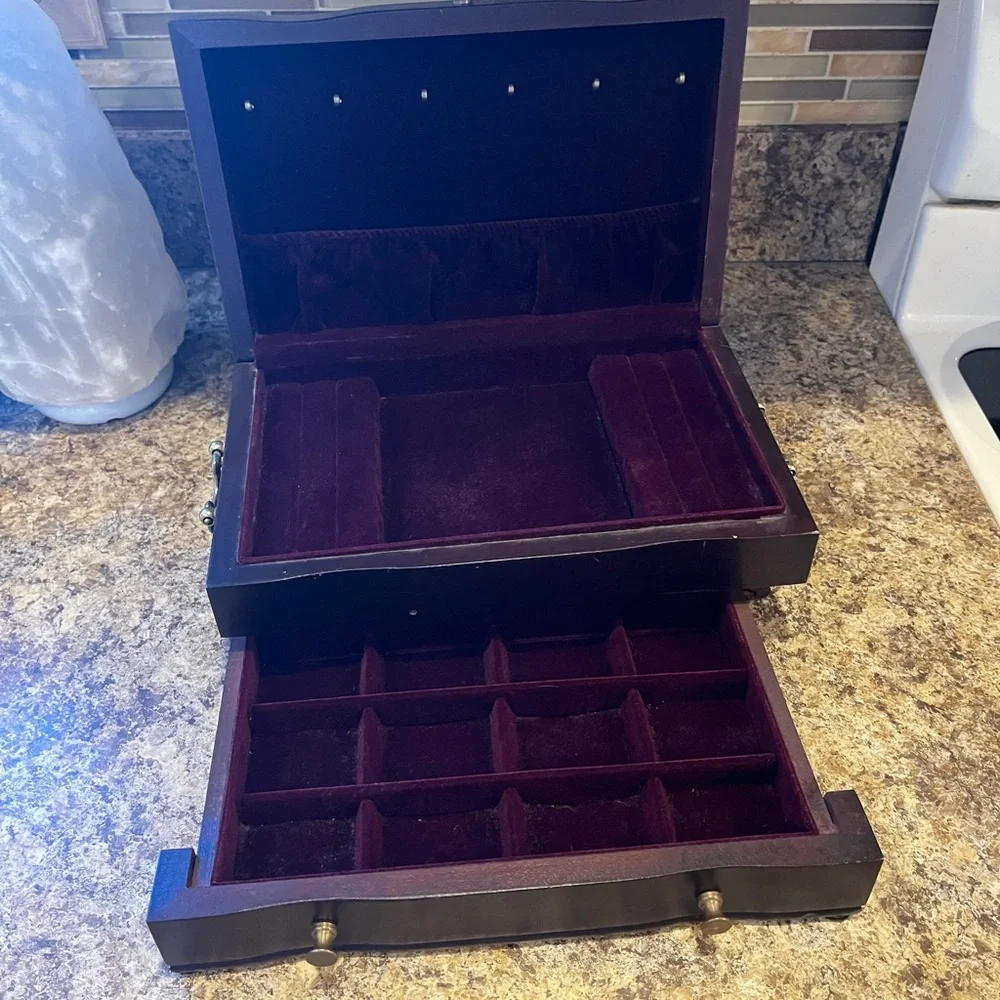 Vintage Reed & Barton Eureka Mfg Co. Brown wooden Jewelry Box with Velvet Lining